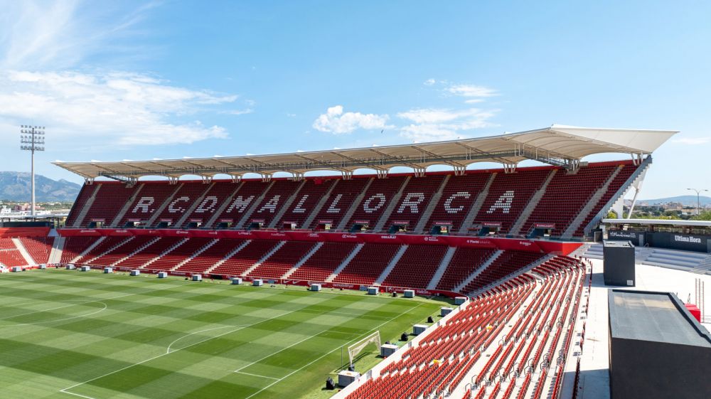 Son Moix unveils new roof